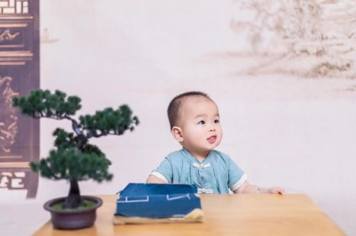 杭州怀孕肚子中间凹两边凸